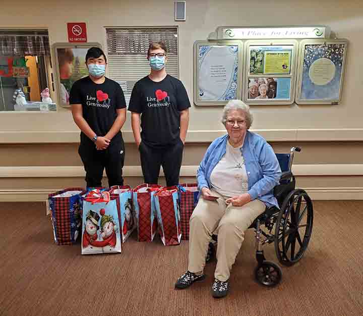 Hillman honor students help seniors for Christmas News, Sports, Jobs